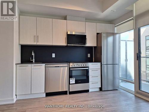 15 - 861 Sheppard Avenue W, Toronto (Clanton Park), ON - Indoor Photo Showing Kitchen With Stainless Steel Kitchen