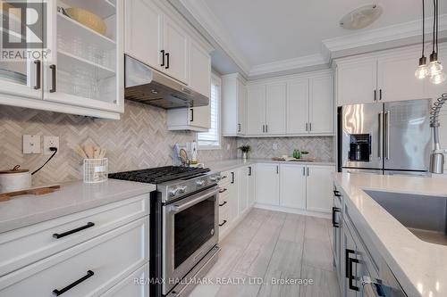 1323 Butler Street, Innisfil (Alcona), ON - Indoor Photo Showing Kitchen With Upgraded Kitchen