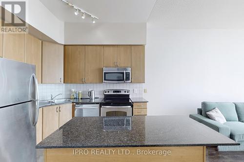 Lph4 - 225 Webb Drive S, Mississauga (City Centre), ON - Indoor Photo Showing Kitchen With Stainless Steel Kitchen