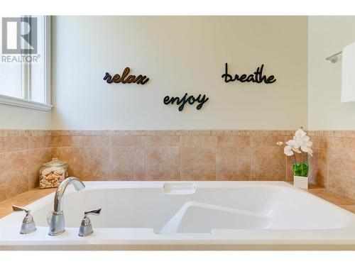 1173 Peak Point Drive, West Kelowna, BC - Indoor Photo Showing Bathroom