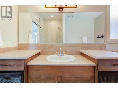 1173 Peak Point Drive, West Kelowna, BC - Indoor Photo Showing Bathroom