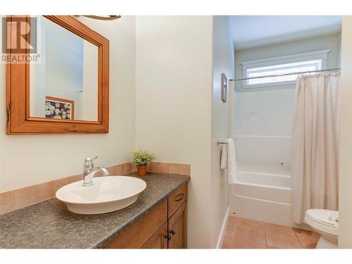 1173 Peak Point Drive, West Kelowna, BC - Indoor Photo Showing Bathroom