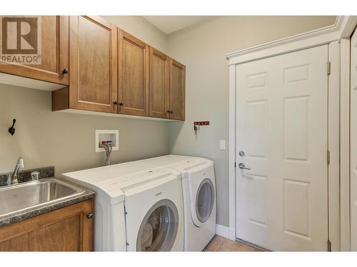 1173 Peak Point Drive, West Kelowna, BC - Indoor Photo Showing Laundry Room