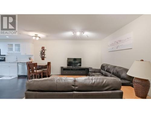 600 Boynton Place Unit# 38, Kelowna, BC - Indoor Photo Showing Living Room