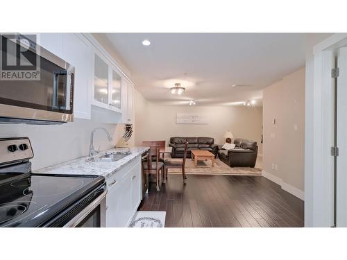 600 Boynton Place Unit# 38, Kelowna, BC - Indoor Photo Showing Kitchen