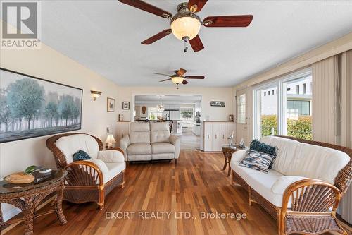 1718 Old Highway 2, Quinte West, ON - Indoor Photo Showing Living Room