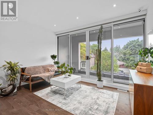 16 Viamede Crescent, Toronto (Bayview Village), ON - Indoor Photo Showing Living Room