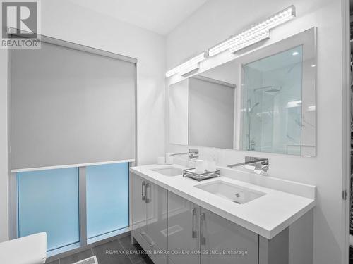 16 Viamede Crescent, Toronto (Bayview Village), ON - Indoor Photo Showing Bathroom