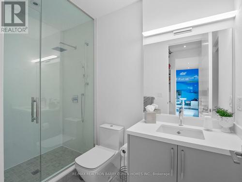 16 Viamede Crescent, Toronto (Bayview Village), ON - Indoor Photo Showing Bathroom