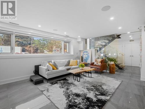 16 Viamede Crescent, Toronto (Bayview Village), ON - Indoor Photo Showing Living Room