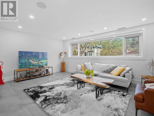 16 Viamede Crescent, Toronto (Bayview Village), ON - Indoor Photo Showing Living Room