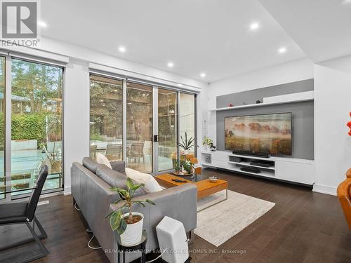 16 Viamede Crescent, Toronto (Bayview Village), ON - Indoor Photo Showing Living Room