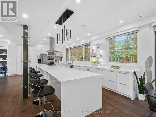 16 Viamede Crescent, Toronto (Bayview Village), ON - Indoor Photo Showing Kitchen With Upgraded Kitchen