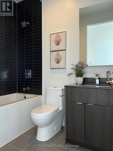 6411 - 7 Grenville Street, Toronto, ON - Indoor Photo Showing Bathroom