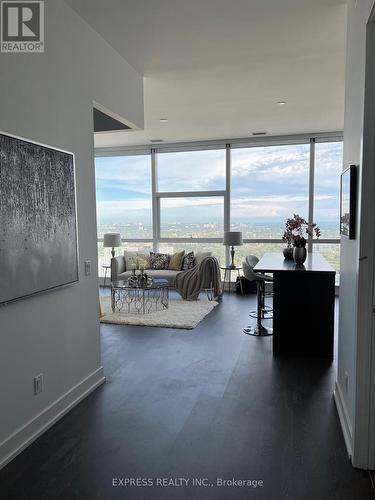 6411 - 7 Grenville Street, Toronto, ON - Indoor Photo Showing Living Room