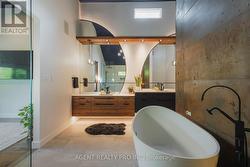 His and her vanity whirlpool Soaker tub - 