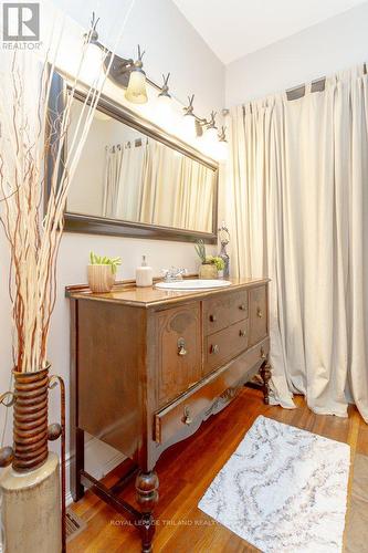 1244 Talbot Street, St. Thomas, ON - Indoor Photo Showing Bathroom