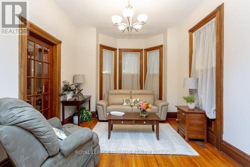 1244 Talbot Street, St. Thomas, ON - Indoor Photo Showing Living Room