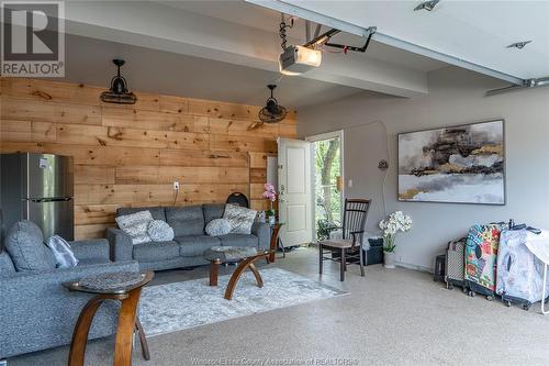 1231 Eastlawn, Windsor, ON - Indoor Photo Showing Living Room