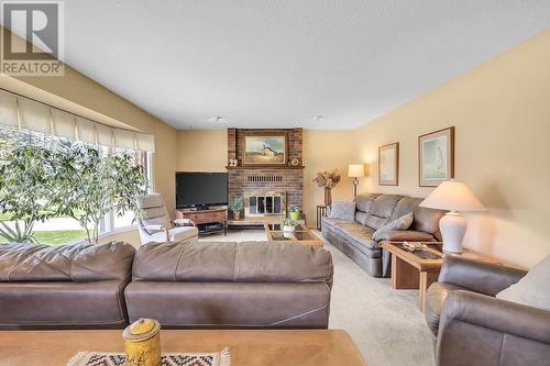 655 Barnaby Road, Kelowna, BC - Indoor Photo Showing Living Room With Fireplace