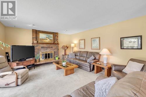 655 Barnaby Road, Kelowna, BC - Indoor Photo Showing Living Room With Fireplace