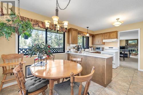 655 Barnaby Road, Kelowna, BC - Indoor Photo Showing Dining Room