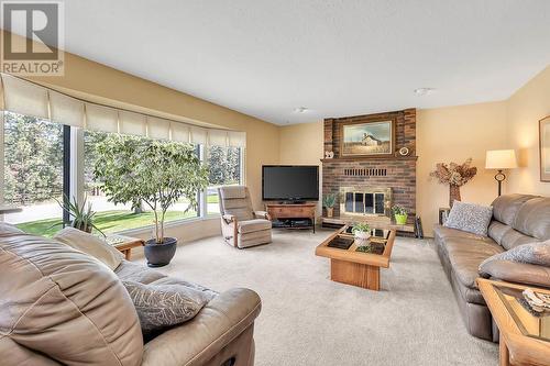 655 Barnaby Road, Kelowna, BC - Indoor Photo Showing Living Room With Fireplace