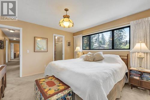 655 Barnaby Road, Kelowna, BC - Indoor Photo Showing Bedroom