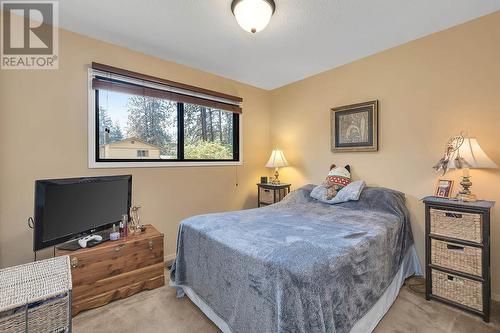 655 Barnaby Road, Kelowna, BC - Indoor Photo Showing Bedroom