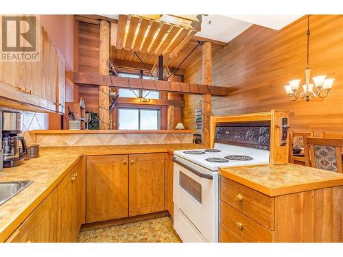 7470 Porcupine Road Unit# 608, Kelowna, BC - Indoor Photo Showing Kitchen