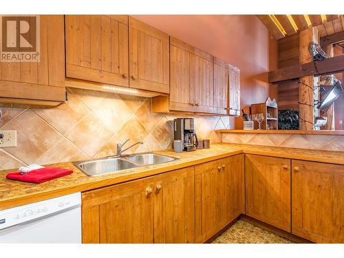 7470 Porcupine Road Unit# 608, Kelowna, BC - Indoor Photo Showing Kitchen With Double Sink