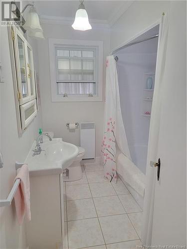 2080 Vallee Lourdes, Bathurst, NB - Indoor Photo Showing Bathroom