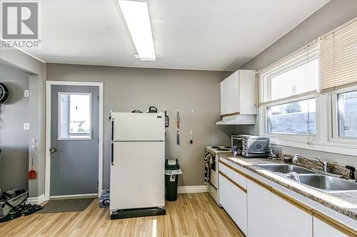 307 Albert Street, Espanola, ON - Indoor Photo Showing Kitchen With Double Sink