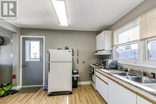 307 Albert Street, Espanola, ON - Indoor Photo Showing Kitchen With Double Sink