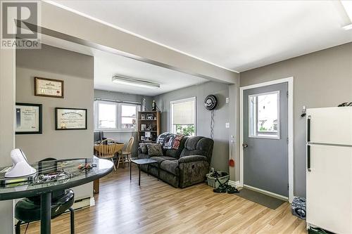 307 Albert Street, Espanola, ON - Indoor Photo Showing Living Room