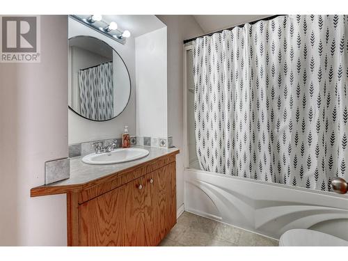 676 Ellis Street, Penticton, BC - Indoor Photo Showing Bathroom