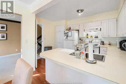 3947 Riverside Dr East Unit# 15, Windsor, ON - Indoor Photo Showing Kitchen