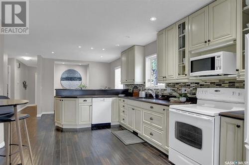 46 Greensboro Drive, Regina, SK - Indoor Photo Showing Kitchen