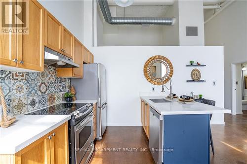 401 - 11 Rebecca Street, Hamilton (Beasley), ON - Indoor Photo Showing Kitchen