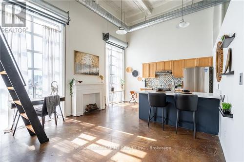 401 - 11 Rebecca Street, Hamilton (Beasley), ON - Indoor Photo Showing Kitchen With Upgraded Kitchen