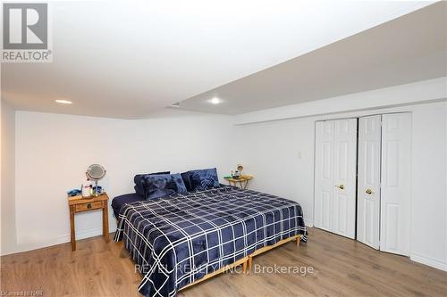 2204 Portage Road, Niagara Falls, ON - Indoor Photo Showing Bedroom