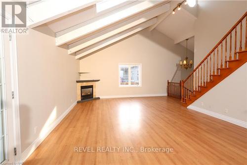 2204 Portage Road, Niagara Falls, ON - Indoor With Fireplace