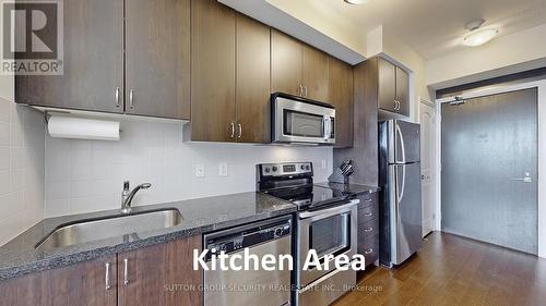 Ph 09 - 1060 Sheppard Avenue W, Toronto (York University Heights), ON - Indoor Photo Showing Kitchen With Upgraded Kitchen