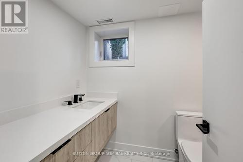 36 Maple Avenue N, Mississauga (Port Credit), ON - Indoor Photo Showing Bathroom