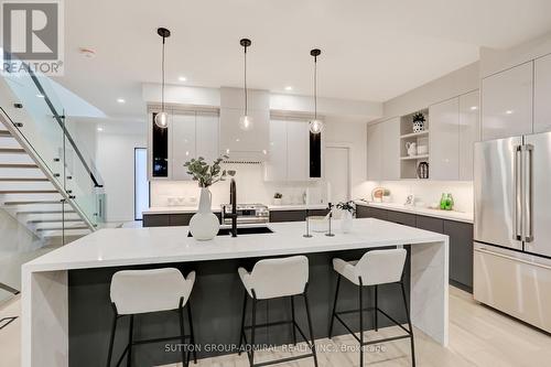 36 Maple Avenue N, Mississauga (Port Credit), ON - Indoor Photo Showing Kitchen With Upgraded Kitchen