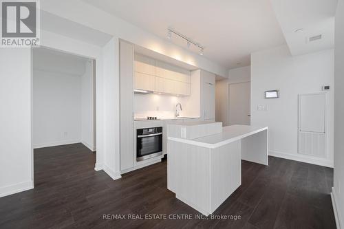 1703 - 370 Martha Street, Burlington, ON - Indoor Photo Showing Kitchen