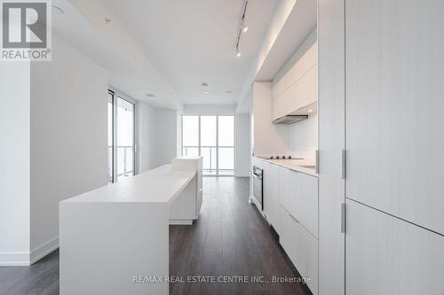 1703 - 370 Martha Street, Burlington, ON - Indoor Photo Showing Kitchen