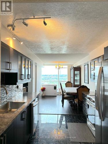 1009 - 4725 Sheppard Avenue, Toronto (Agincourt South-Malvern West), ON - Indoor Photo Showing Kitchen