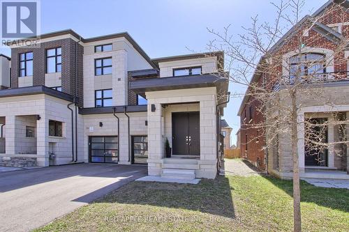 20 Hilts Drive, Richmond Hill, ON - Outdoor With Facade