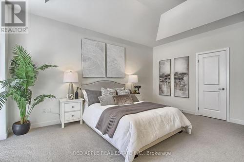 20 Hilts Drive, Richmond Hill, ON - Indoor Photo Showing Bedroom